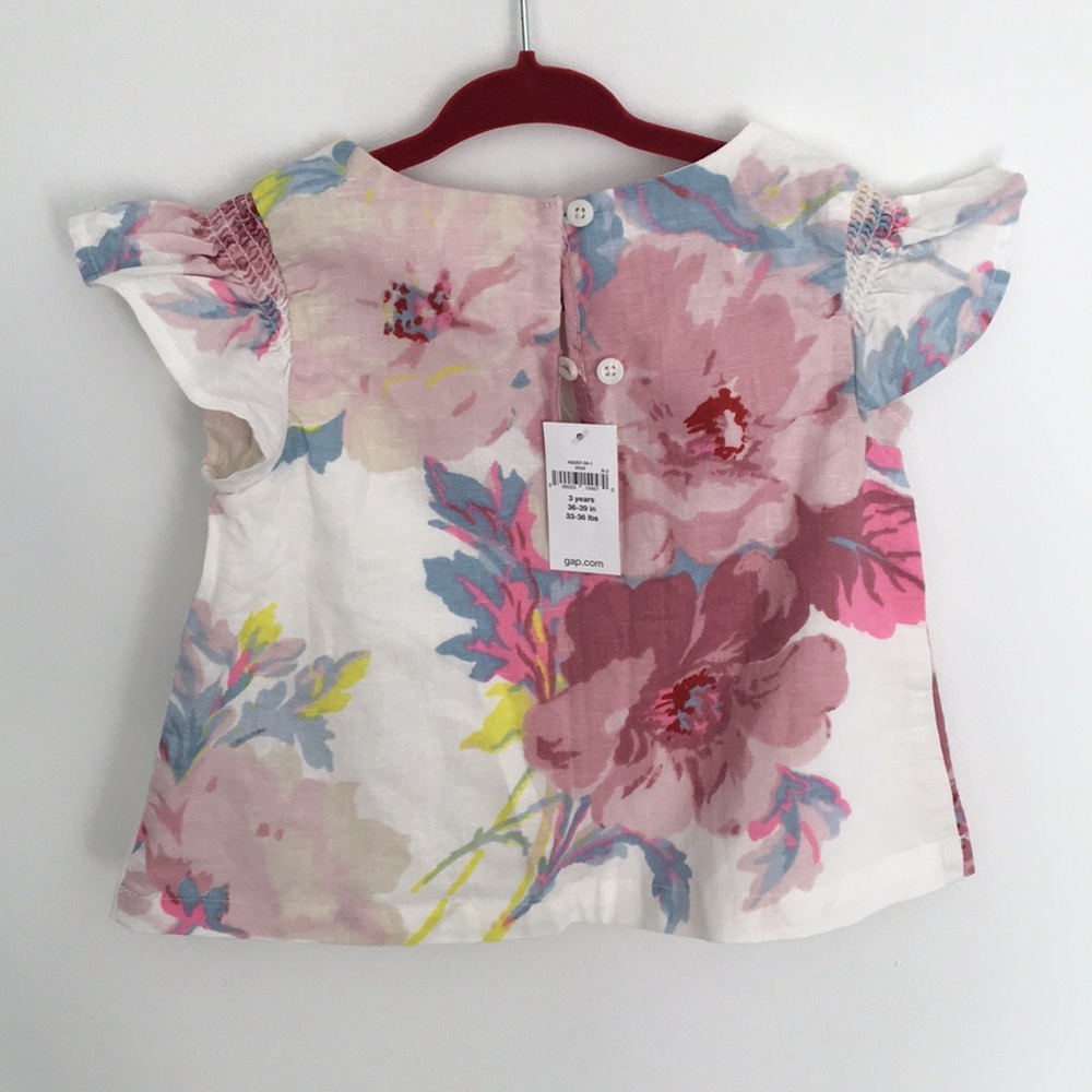 🌸Flutter Sleeve Top🌸 - Picture 2 of 2